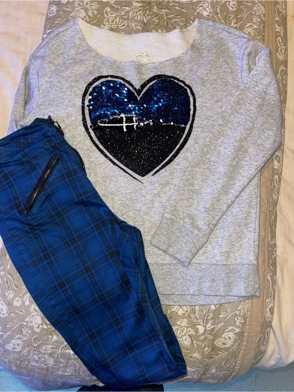 2 piece outfit - Hot Topic Jeans and Justice Sweatshirt